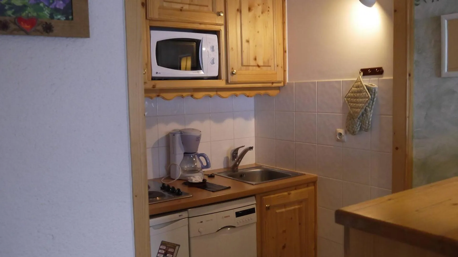 Meribel Mottaret: Apt 6 Pers, Balcon, Casier Skis, Ascenseur, Animaux Admis - Fr-1-355-33