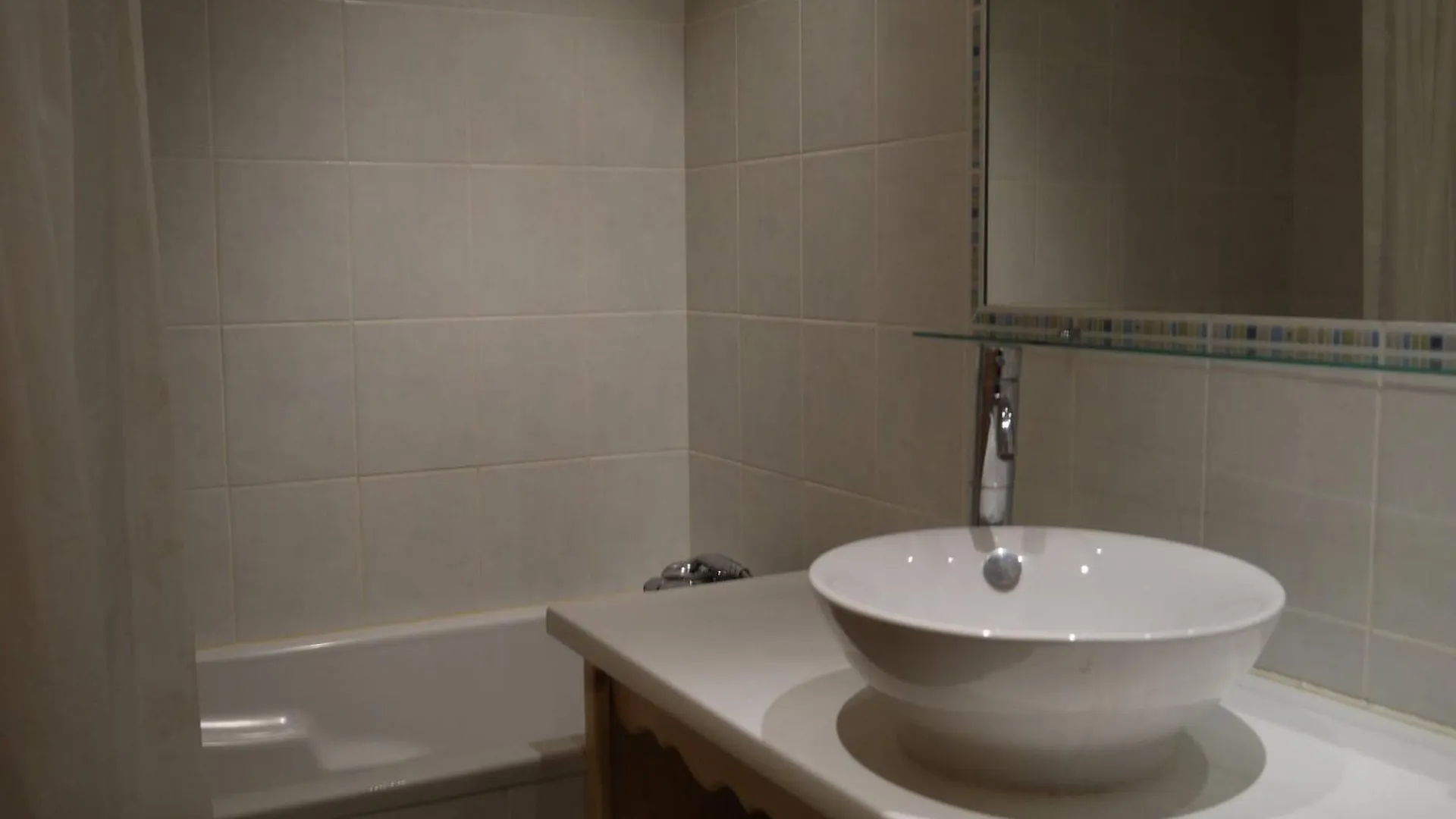 Apartment Meribel Mottaret: Apt 6 Pers, Balcon, Casier Skis, Ascenseur, Animaux Admis - Fr-1-355-33