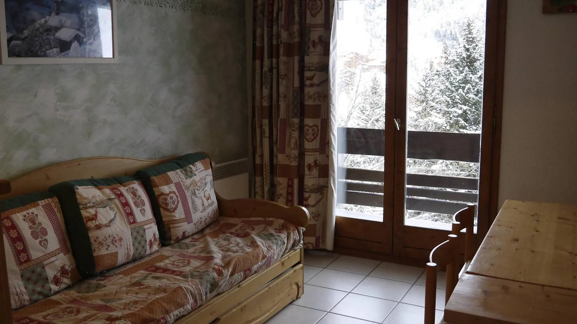 Meribel Mottaret: Apt 6 Pers, Balcon, Casier Skis, Ascenseur, Animaux Admis - Fr-1-355-33